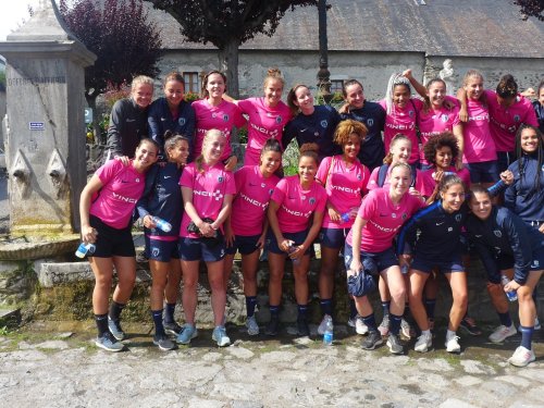 Les footballeuses du Paris FC!